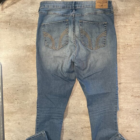 High Rise Blue Jeans- Hollister - Picture 3 of 5
